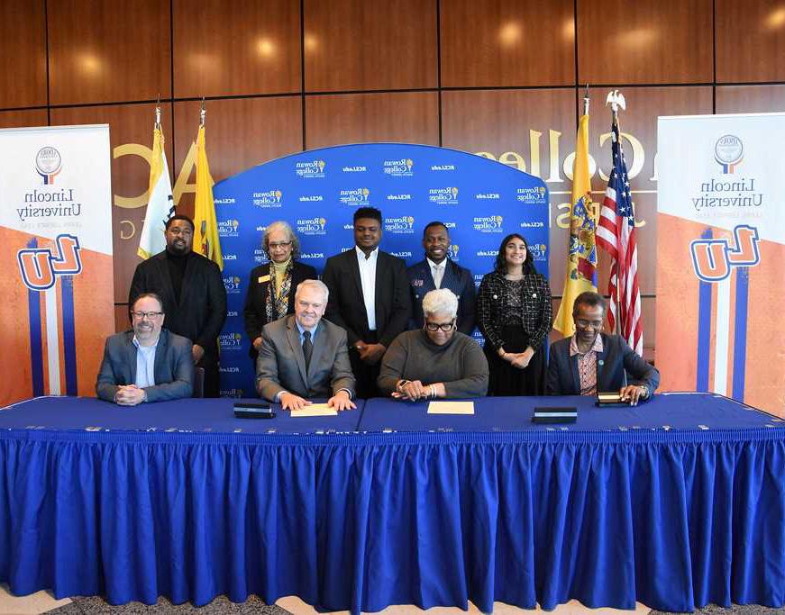 Representatives signing of the MOA for the agrreement